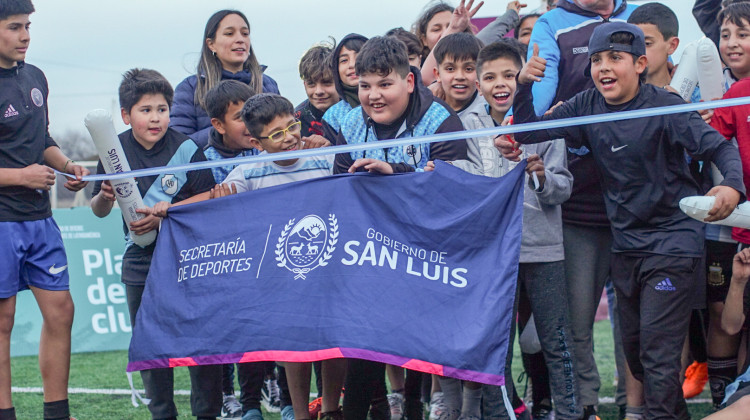 Aviador Origone inauguró su cancha de césped sintético