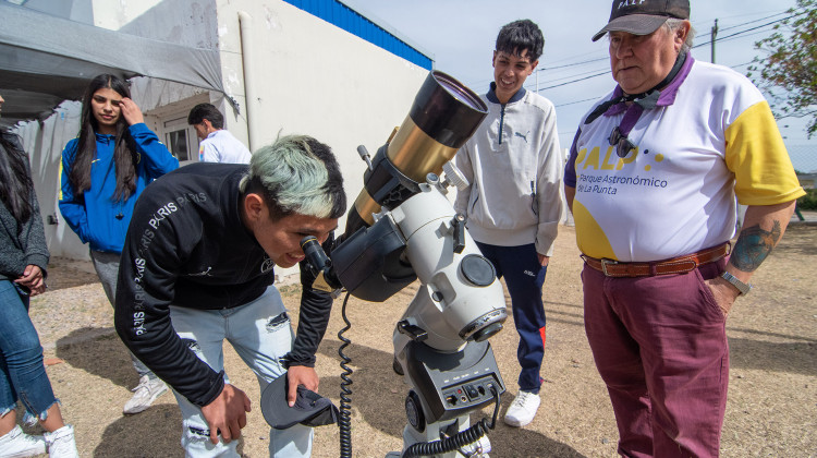 El Parque Astronómico compartió una tarde de ciencia con alumnos de Donovan