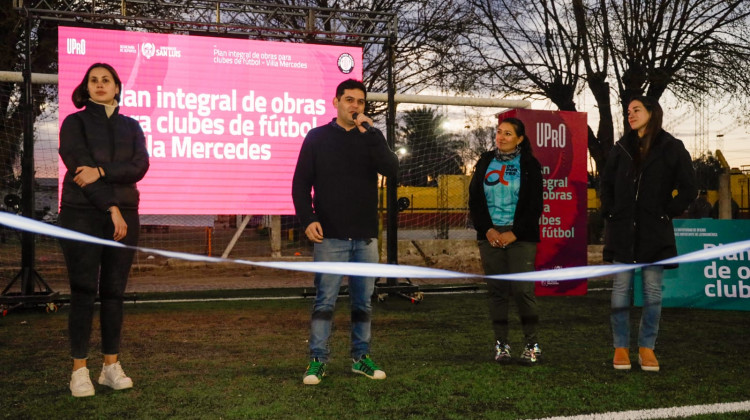 Sportivo Pringles de Villa Mercedes inauguró su cancha de césped sintético y un nuevo sistema de iluminación