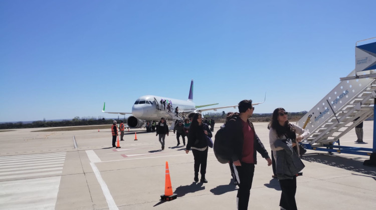 Llegó un nuevo vuelo desde Chile al Aeropuerto Valle del Conlara