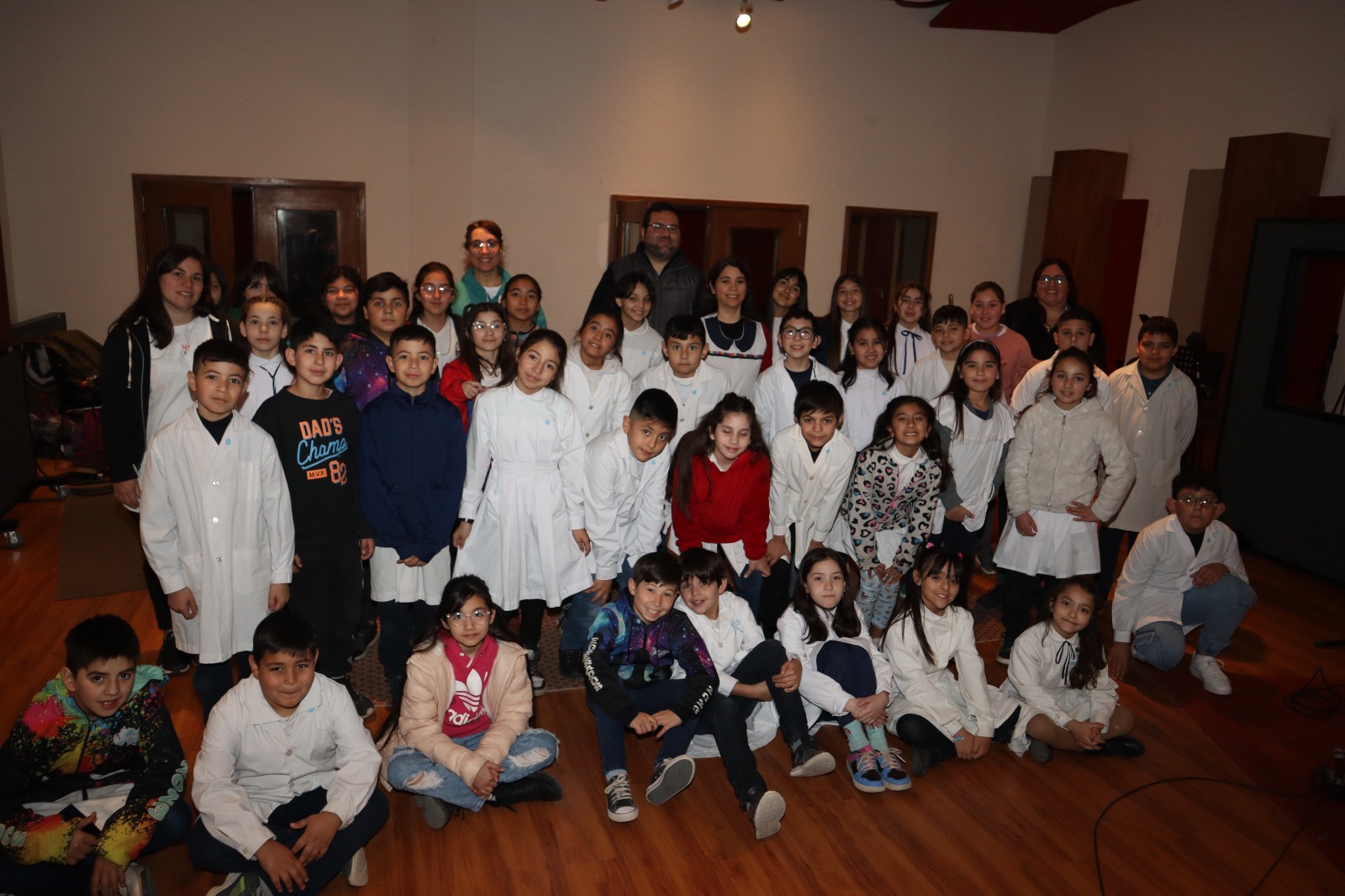 La Escuela Nº 445 “Río Quinto” grabó en Casa de la Música con 36 estudiantes