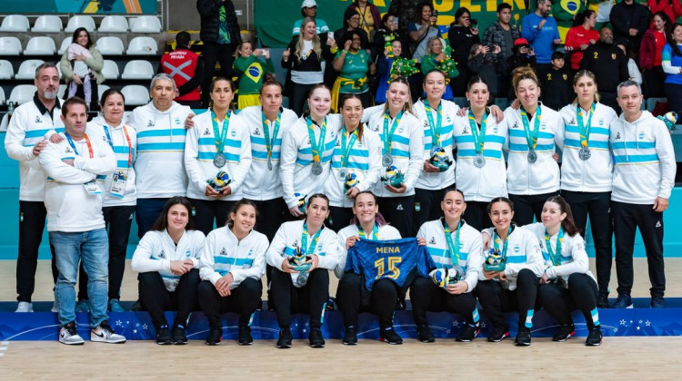 La selección femenina de handball obtuvo la medalla de plata