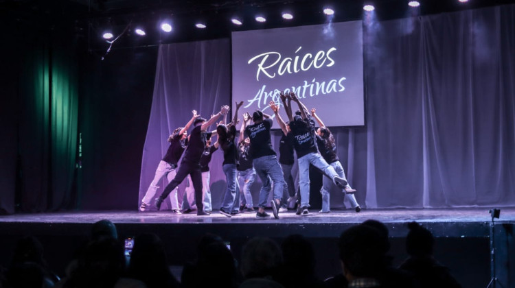 Raíces Argentinas realizó su Gala en el Teatro del Molino Fénix
