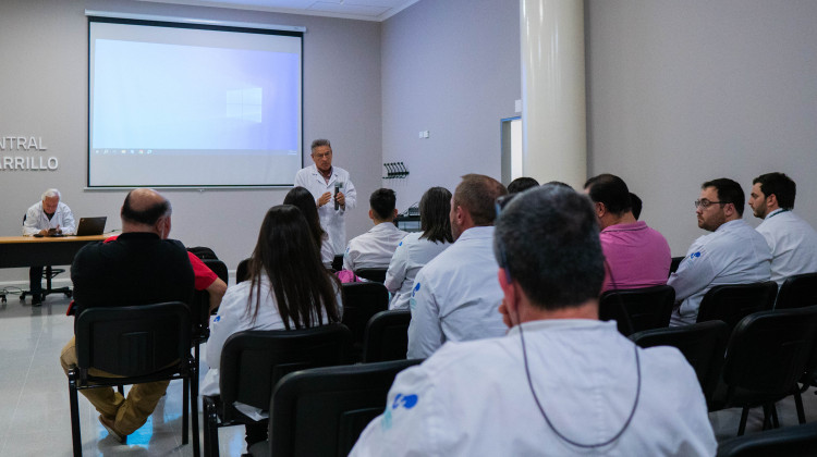 El doctor Ricardo Gamboa disertó sobre score de riesgo en procedimientos endovasculares