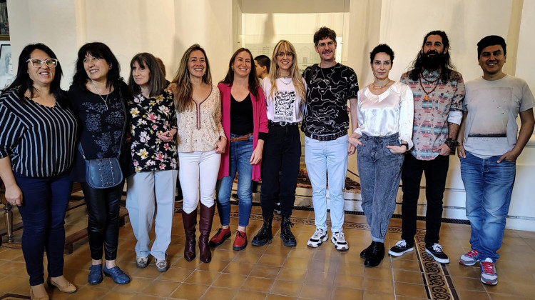 Artistas puntanos inauguraron la muestra colectiva “Ríos de tinta”