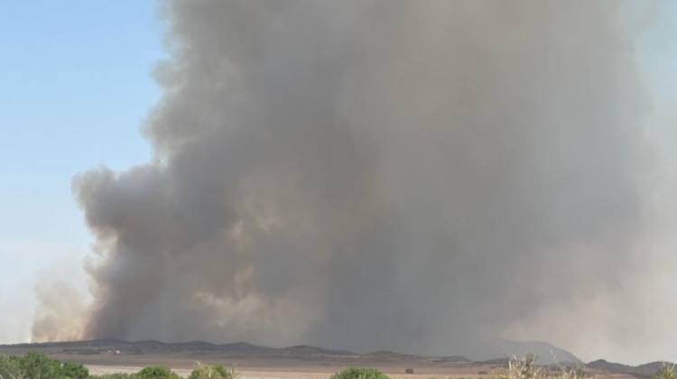 Continúan con las tareas para controlar el incendio en la zona de Juan W. Gez