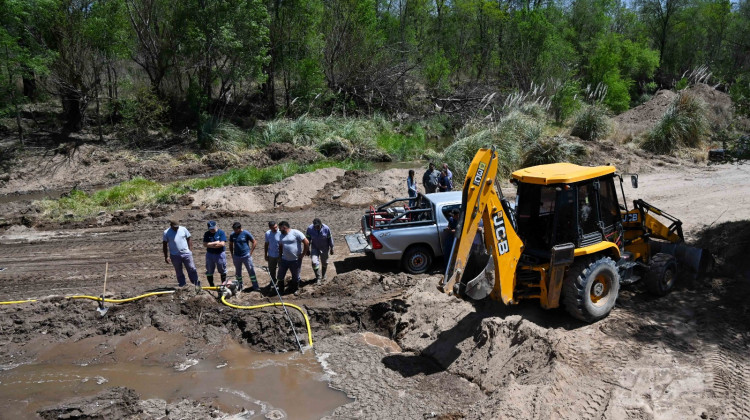 Personal de San Luis Agua trabaja en la reparación del acueducto Río Grande – Los Puquios