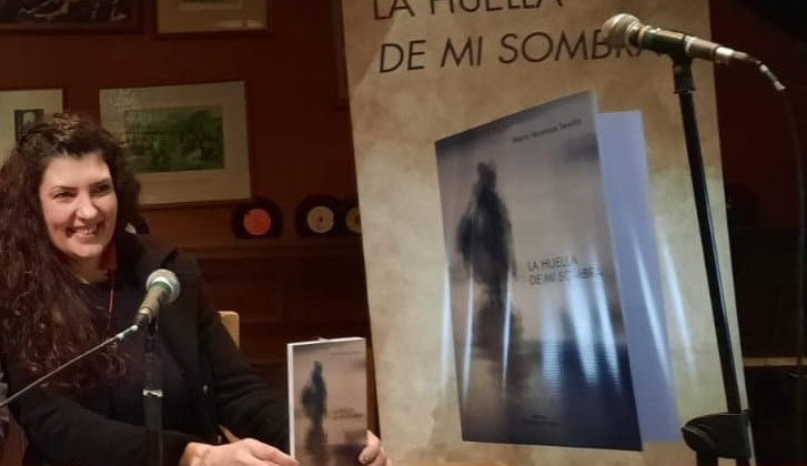 La poeta Verónica Sevilla presenta “La huella de mi sombra”