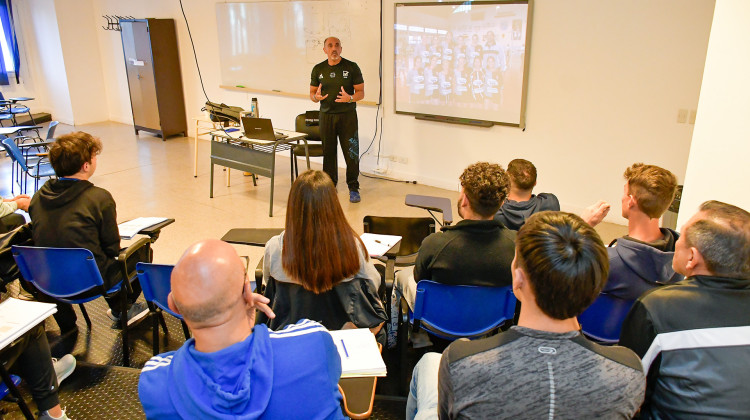 La ULP es epicentro del curso de entrenadores de vóley