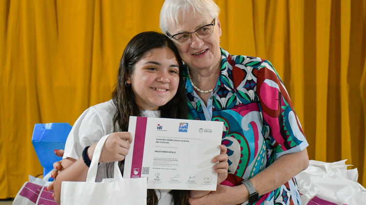 Maratónica entrega de diplomas del Instituto de Idiomas de la ULP