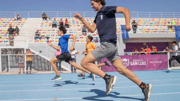 Estudiantes de diferentes escuelas compartieron una jornada de cierre del Plan Provincial de Atletismo