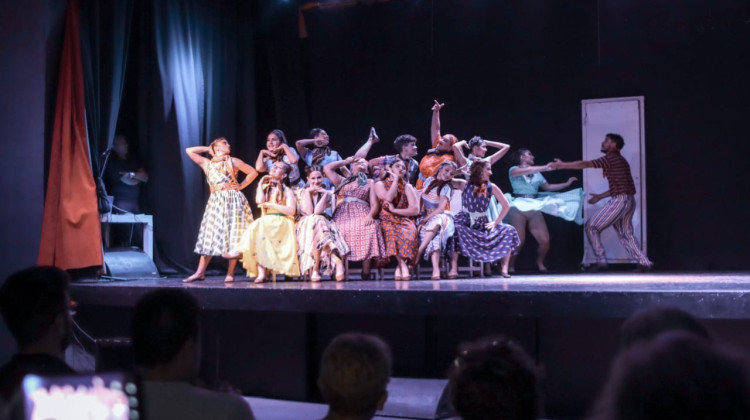 El Ballet Folclórico La Ribera festejó 15 años de vida en el Teatro del Molino Fénix