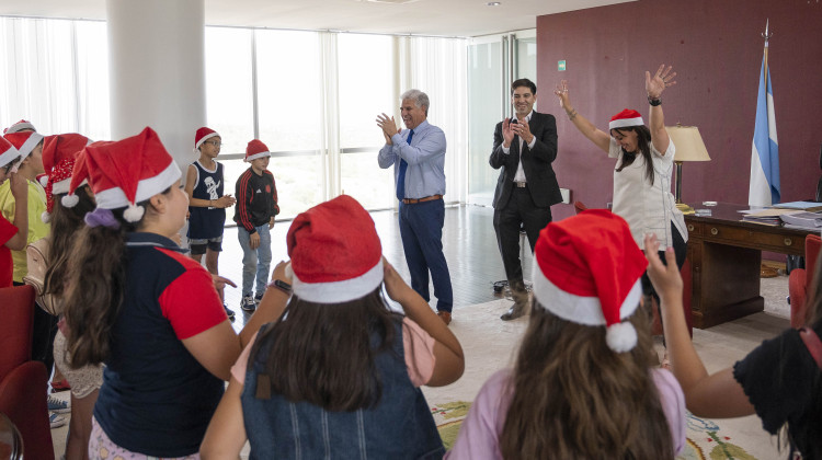 Una mañana con ritmos navideños para el gobernador