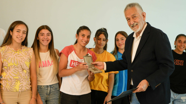 San Luis FC recibió la medalla “Pueblo Puntano de la Independencia”