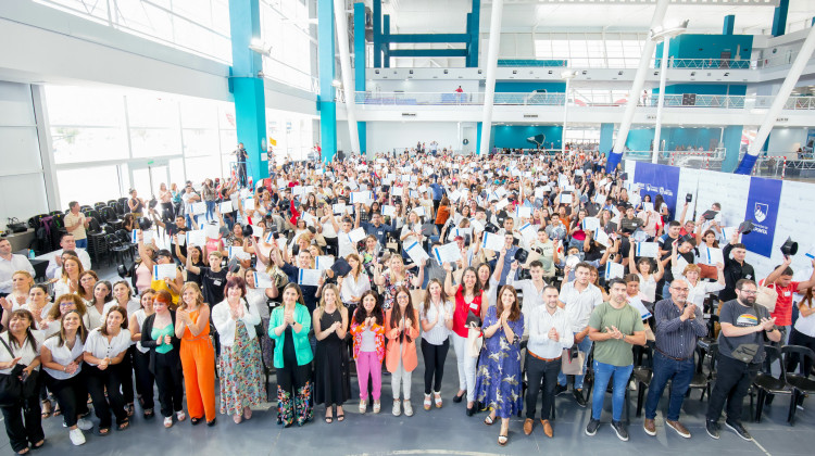 Más de 400 alumnos de las Escuelas Públicas Digitales de Adultos recibieron sus diplomas