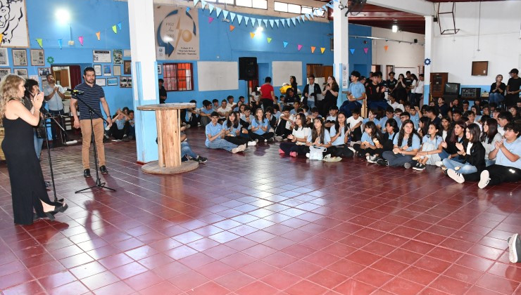 La comunidad educativa de la escuela “Fray Luis Beltrán” celebró la presentación de lo que será su nuevo edificio