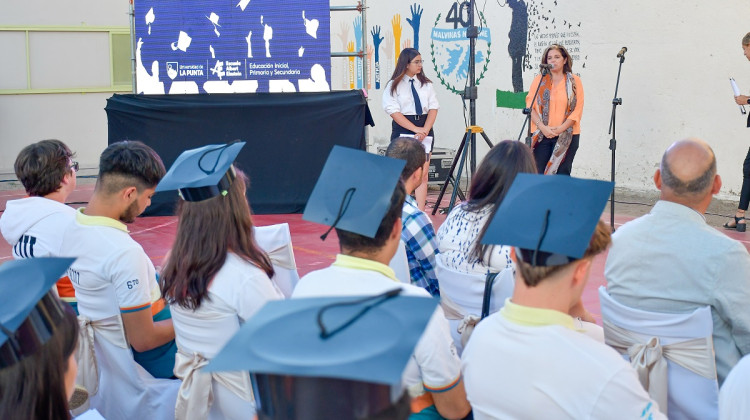 Con orgullo, la “Albert Einstein” despidió a 36 alumnos del secundario