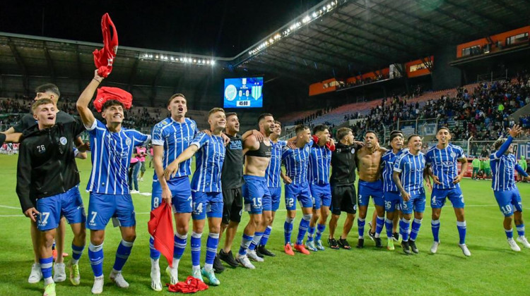 Godoy Cruz le ganó por penales a Banfield y festejó en La Pedrera