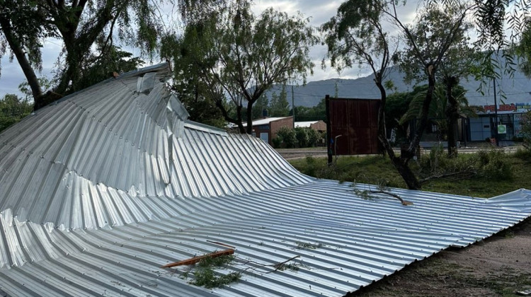 Villa Larca: trabajan para normalizar la situación tras un temporal