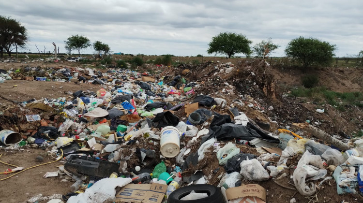 Evalúan qué hacer con el basural a cielo abierto de Fraga y la crítica situación de los efluentes cloacales