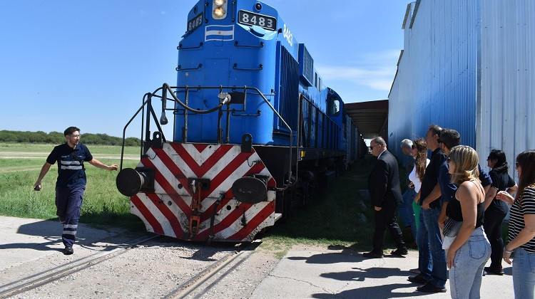 Partió hacia Rosario el primer cargamento de cemento de la nueva gestión de Gobierno