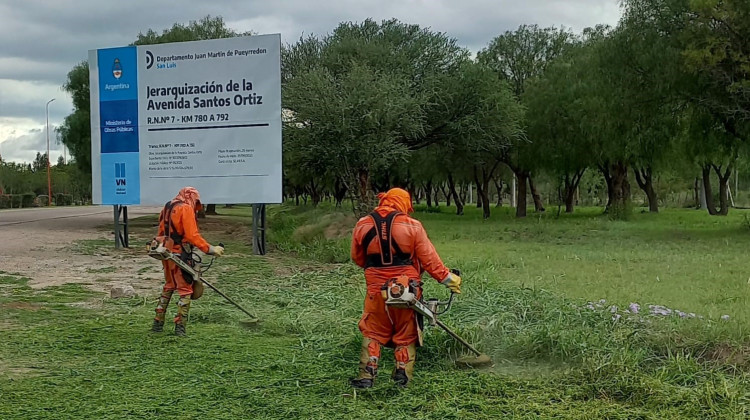 Intensifican los operativos de desmalezado en las rutas y autopistas de la provincia