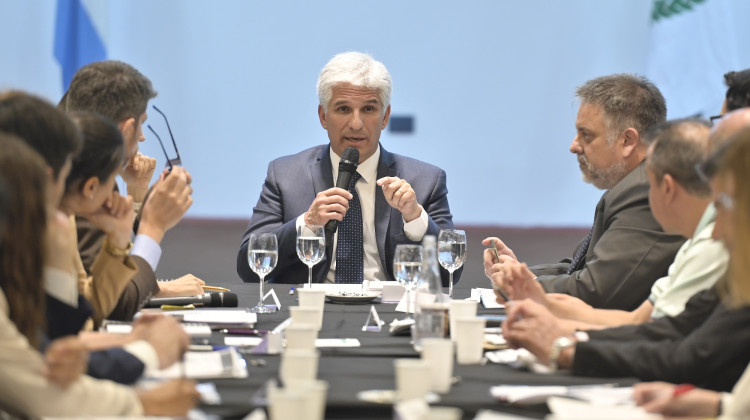 Claudio Poggi coordina con ministros y secretarios las actividades de Gobierno