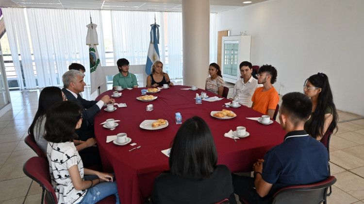 El valor del mérito estuvo en el centro del desayuno que compartió el Gobernador con los mejores promedios