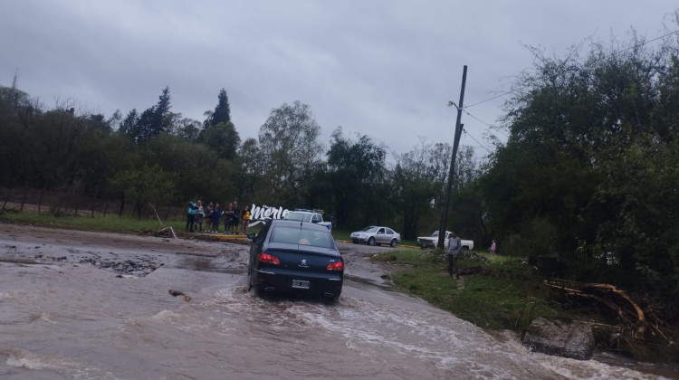 Un fuerte temporal azotó Merlo y Santa Rosa