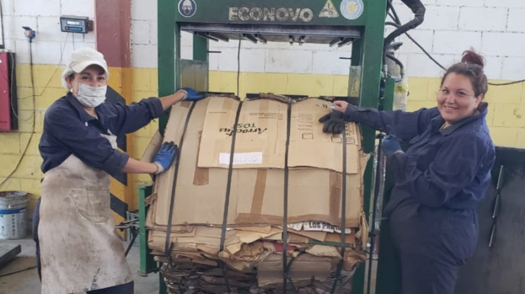 Capacitarán a operarias de plantas de reciclado para cubrir tareas con maquinaria