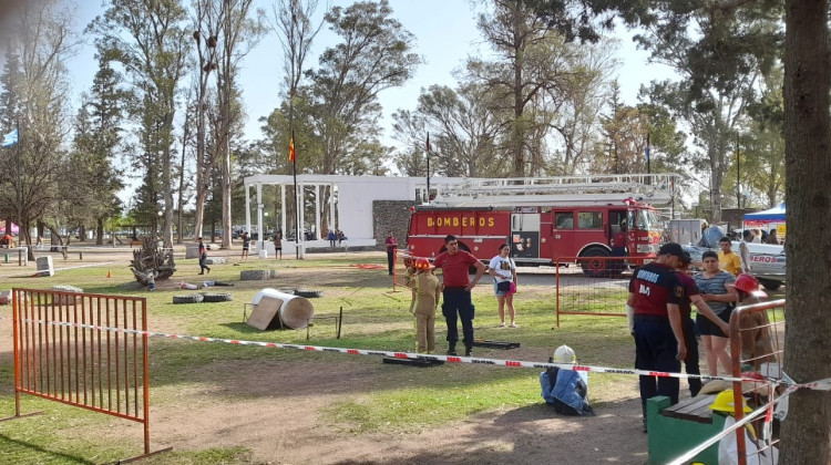 El cuerpo de Bomberos de la Policía festeja sus 78 años de vida