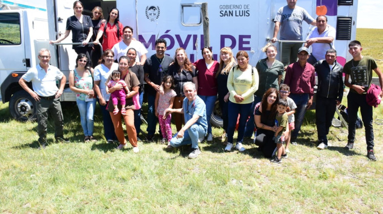 El camión sanitario visitó el paraje Cerros Largos