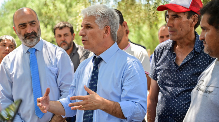 Claudio Poggi dialogó con pequeños productores en el predio de Sol Puntano