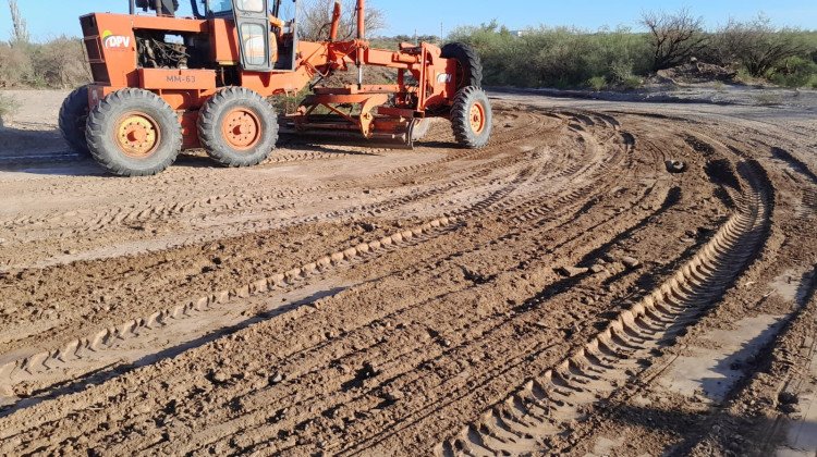 Arreglaron caminos rurales e hicieron desmalezado y bacheo en cuatro departamentos