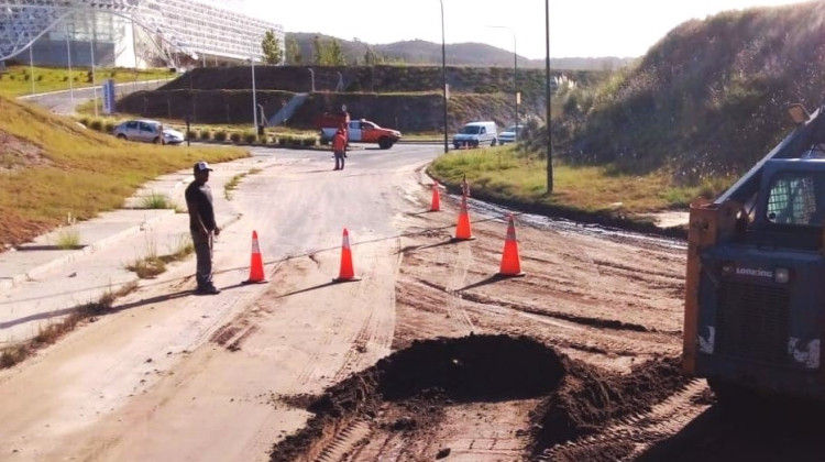 Realizan desmalezado, mantenimiento de rutas y limpieza de desagües afectados por las lluvias