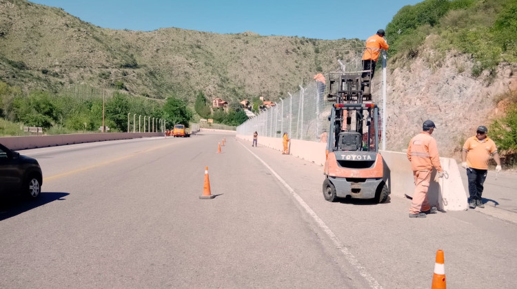 Potrero de los Funes recupera su imagen natural con la remoción del enrejado que rodea al perilago 