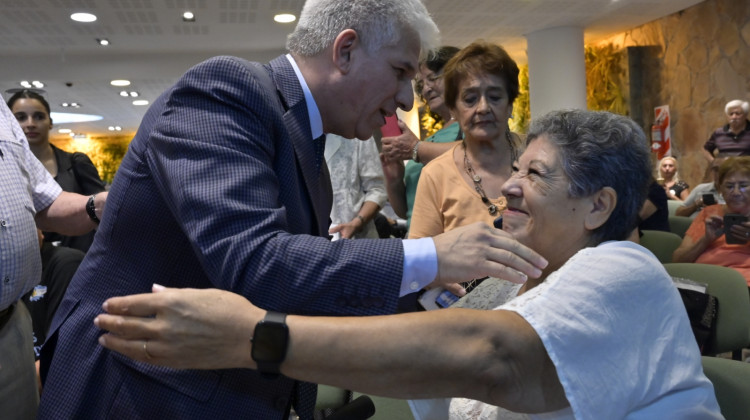 “Hay que alentar a los abuelos para trabajar y disfrutar de esta gestión”