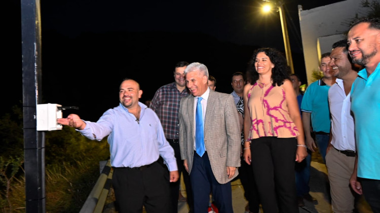 Inauguraron una obra de iluminación camino al dique Luján