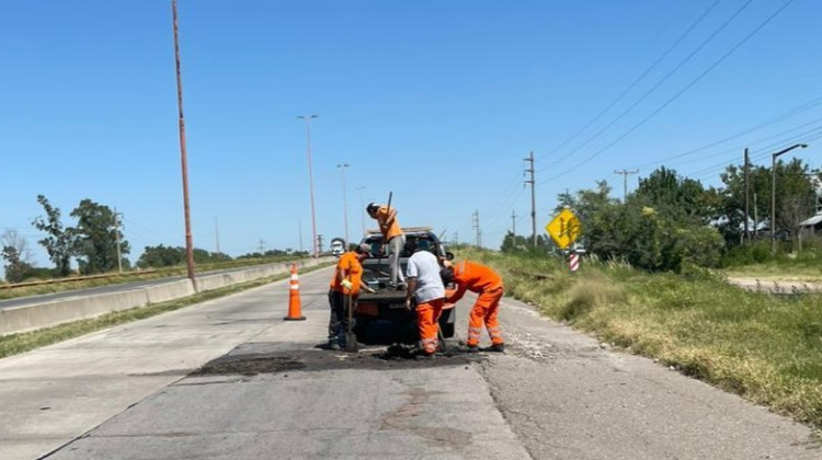 Limpieza, nueva cartelería y mantenimiento en autopistas y rutas de la provincia