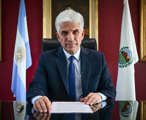 El gobernador Claudio Poggi anunció medidas para paliar la crisis social y económica