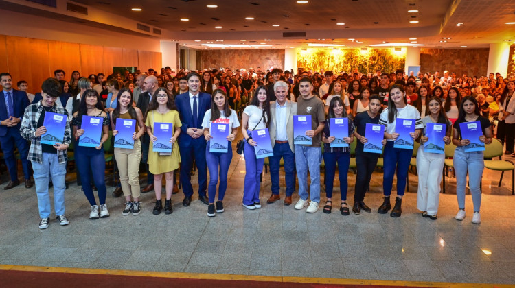 Desde hoy, 100 jóvenes más sueñan con su futuro profesional de la mano de la Beca al Mérito