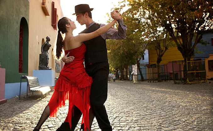Bailarines realizarán la intervención tanguera ‘Flash Mov’ en la plaza Pringles