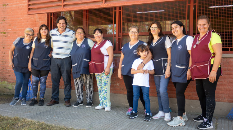 Giraudo recorrió el Colegio N°11 ‘Benito Juárez’ y conoció los proyectos institucionales
