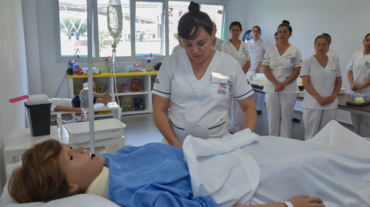 Estudiantes de Enfermería de la ULP experimentaron jornadas preprofesionales