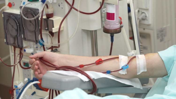 Las empresas de hemodiálisis exigen un aumento del 300% para las prestaciones