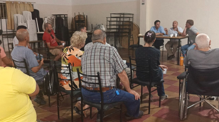 Vialidad Provincial articula acciones con productores rurales