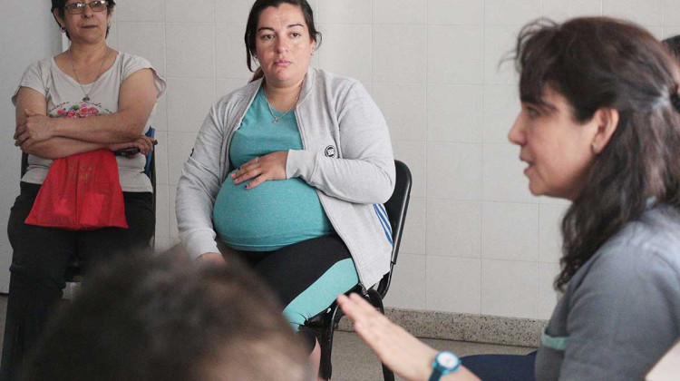 El Hospital de Juana Koslay dicta un taller sobre nacimiento y crianza