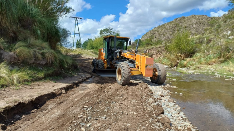 Vialidad Provincial reparó caminos rurales en parajes de Belgrano y Ayacucho