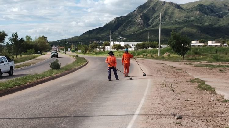 Repararon caminos rurales y realizaron desmalezado en Belgrano, Ayacucho y Pueyrredón