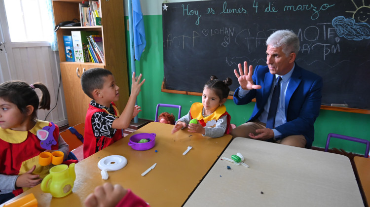 Villa de Praga: los chicos de la Escuela N° 249 ‘Conrado García Torres’ recibieron al Gobernador